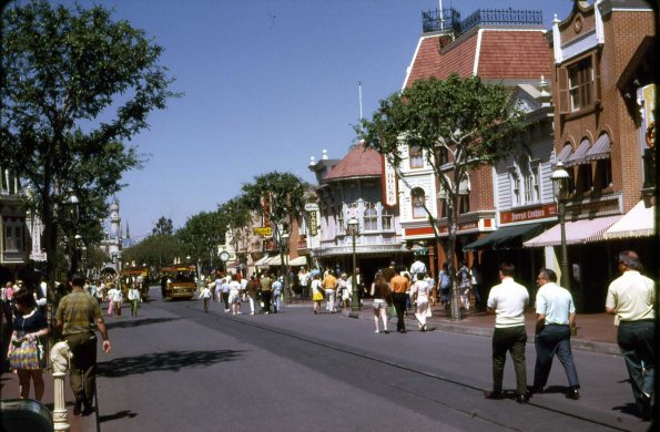 s1_018_MainStDisneyland