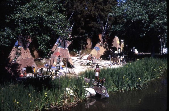 s2_010_FriendlyIndianVillageFrontierland