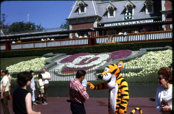 s2_021_AtMainEntranceDisneyland