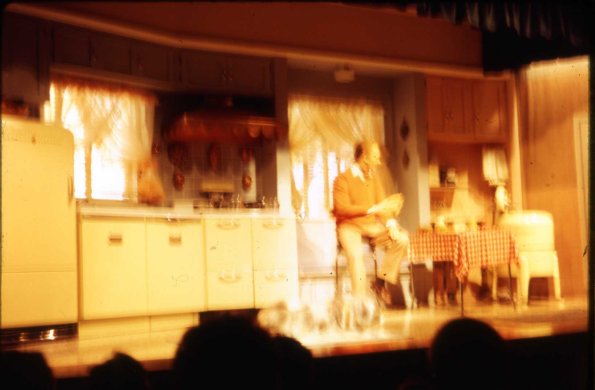 s2_027_GeneralElectricExhibit1940sKitchenDisneyland